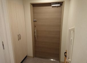 リリィパワーズレジデンスセンター南 居室の玄関