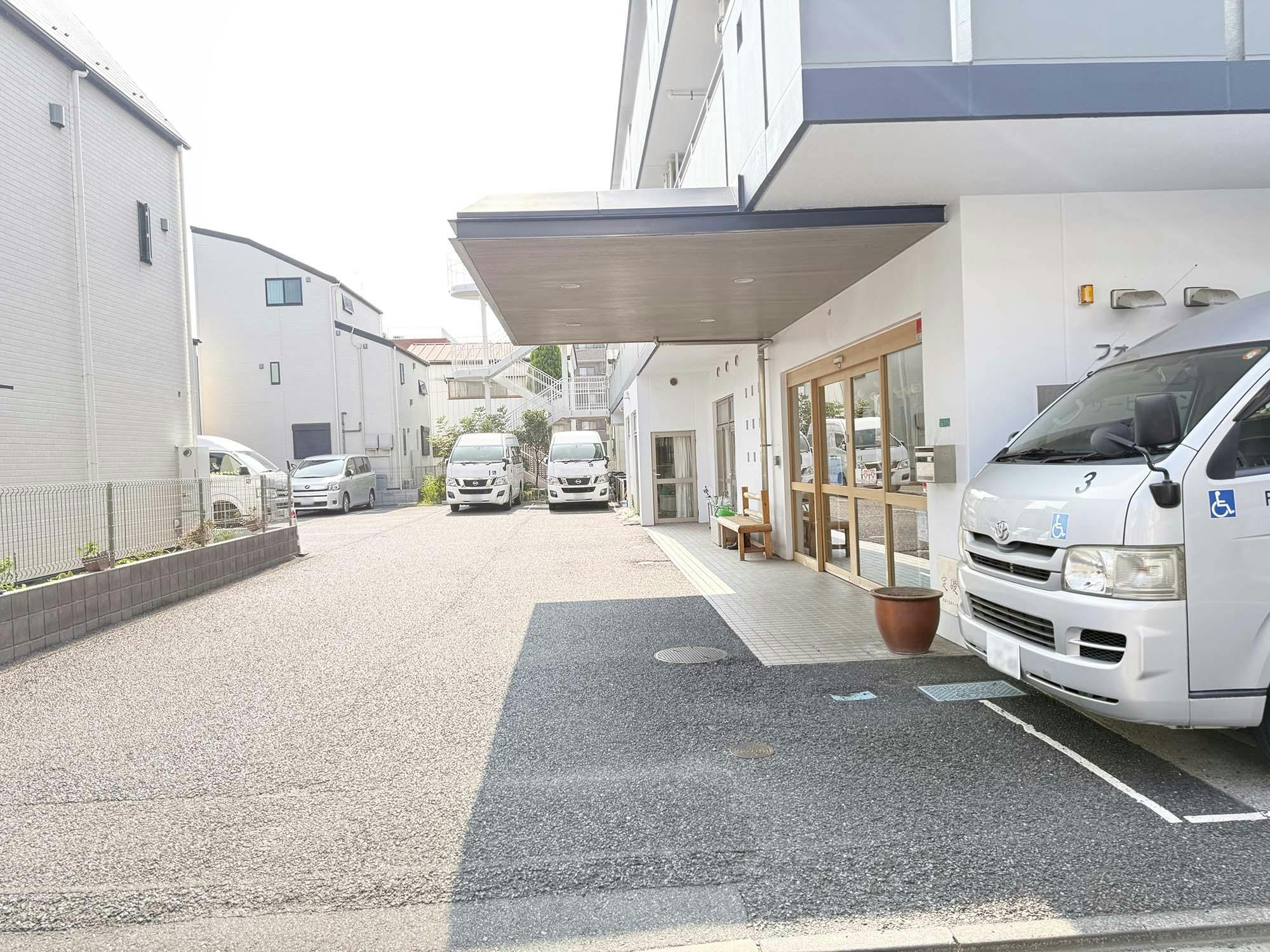 フォービスライフグループホーム英 駐車場