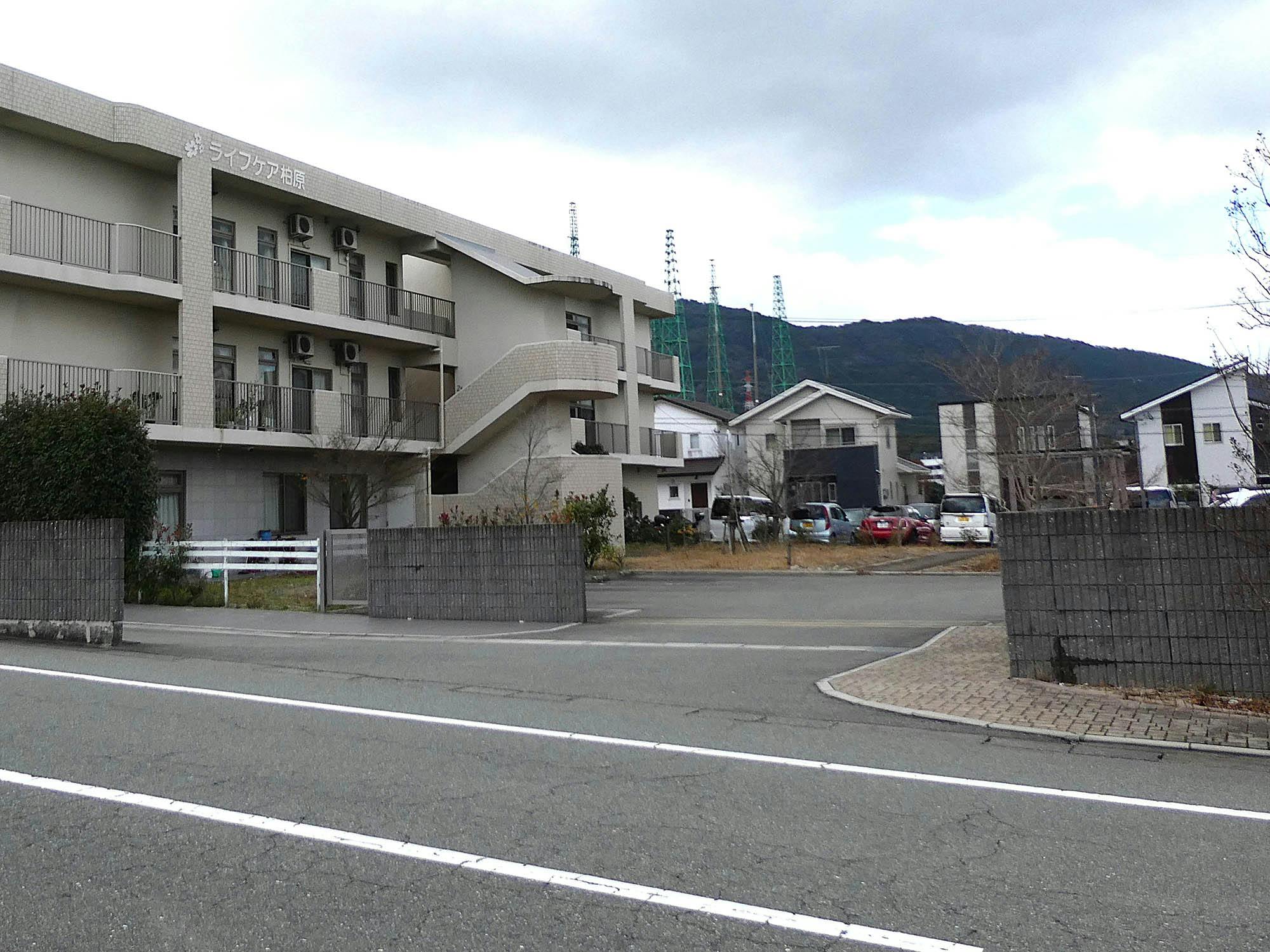 特別養護老人ホーム ライフケア柏原 駐車場