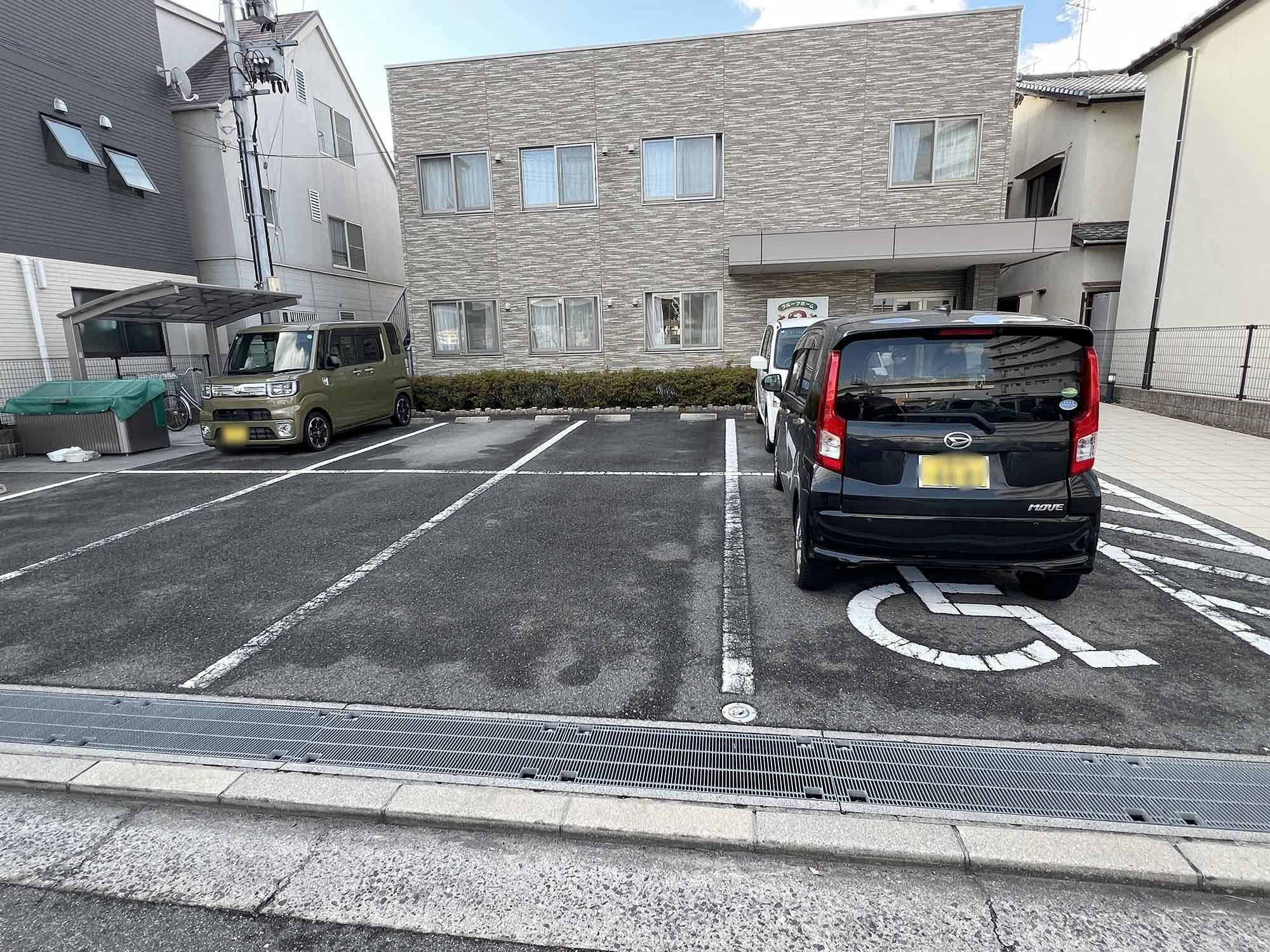 グループホームとまとえばにし 駐車場
