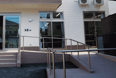 サポートハウスおたふく 玄関