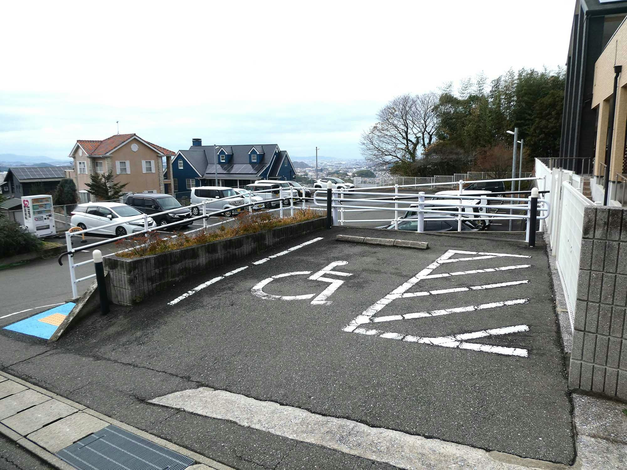 ゆうはな 駐車場