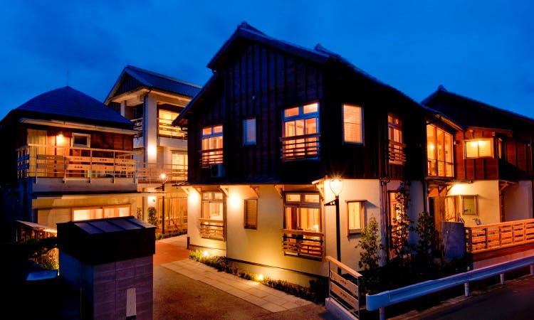 コレクティブハウスアクラスタウン 外観（夜）