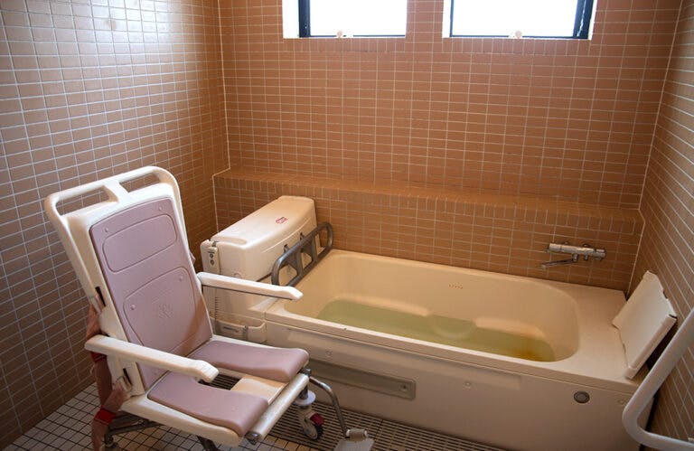 サービス付き高齢者向け住宅とうべつりっか 浴室