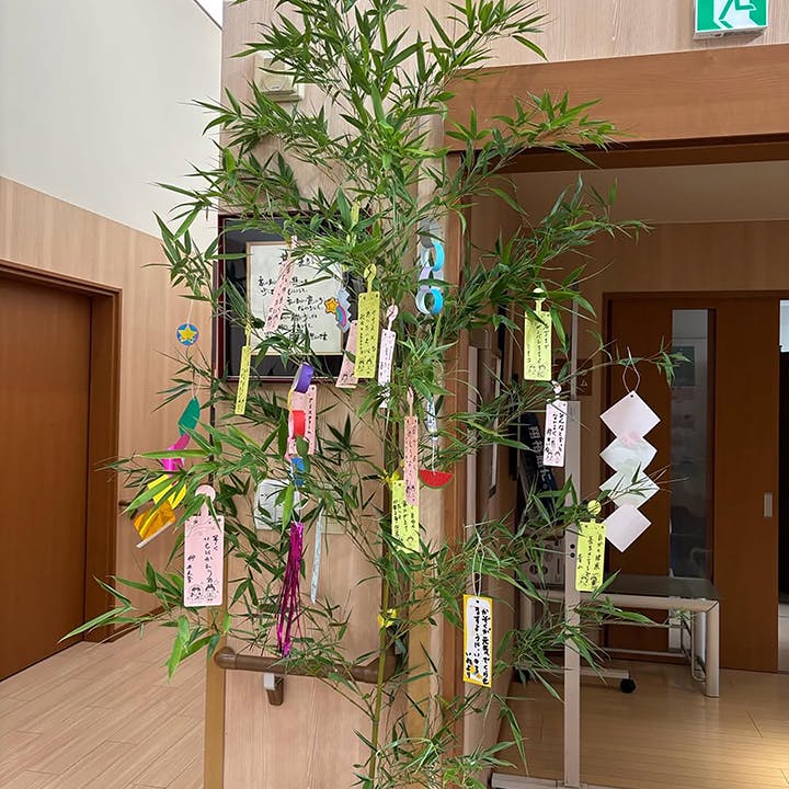 グループホームやばせ翔裕館 七夕飾り作り