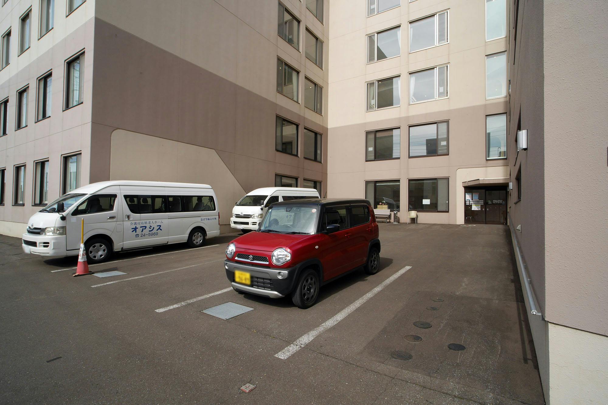 サービス付き高齢者向け住宅オアシス3番館 駐車場