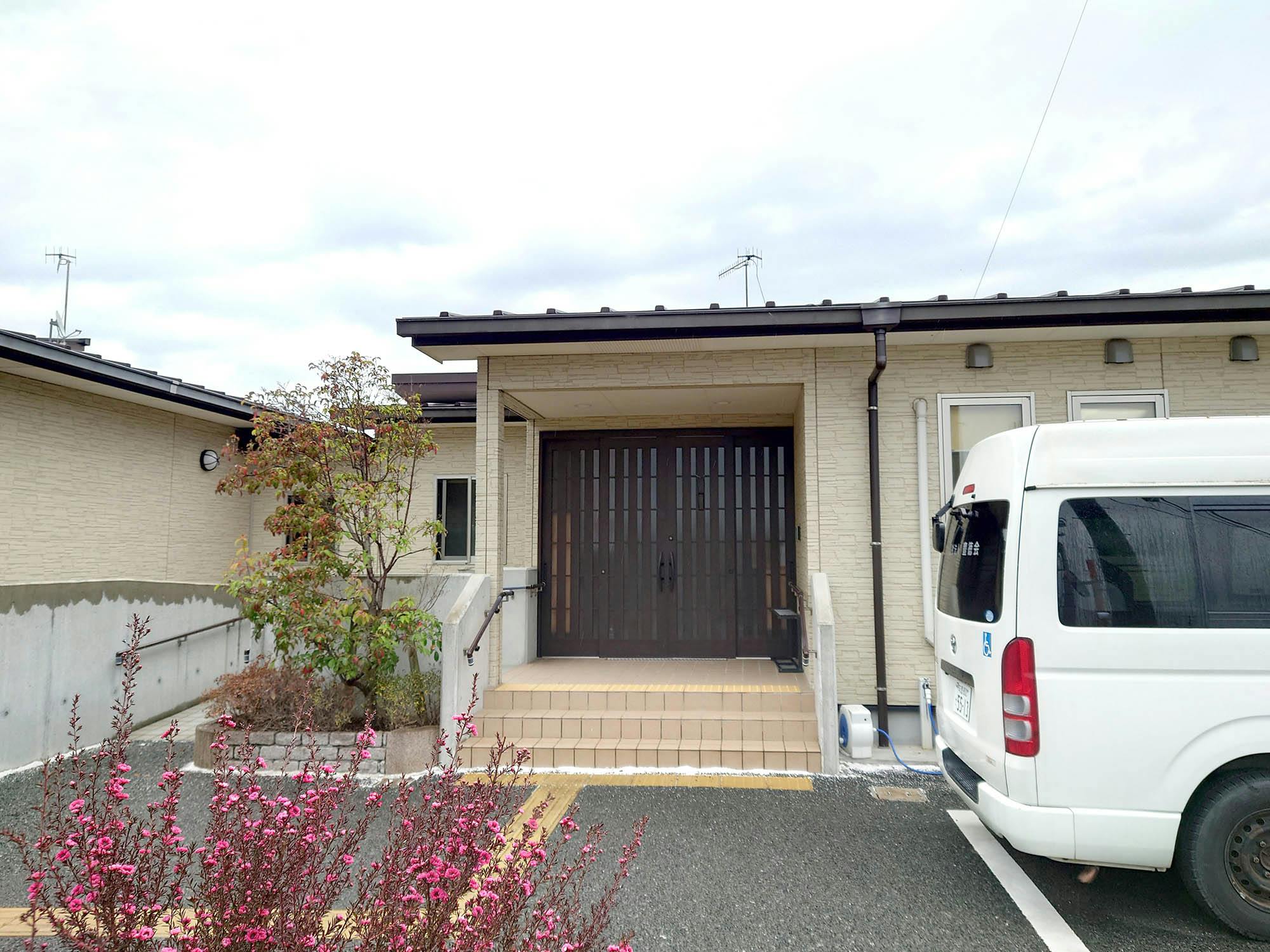 グループホームあかいけ 入口