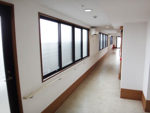 シンシア勝川 廊下