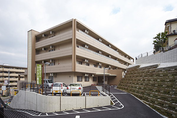 スーパー・コートあやめ池 外観