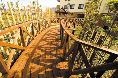 グッドエイジングクラブ古正寺の杜 空中回廊と東屋