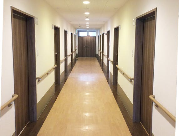 サービス付き高齢者向け住宅庵つるみ 廊下