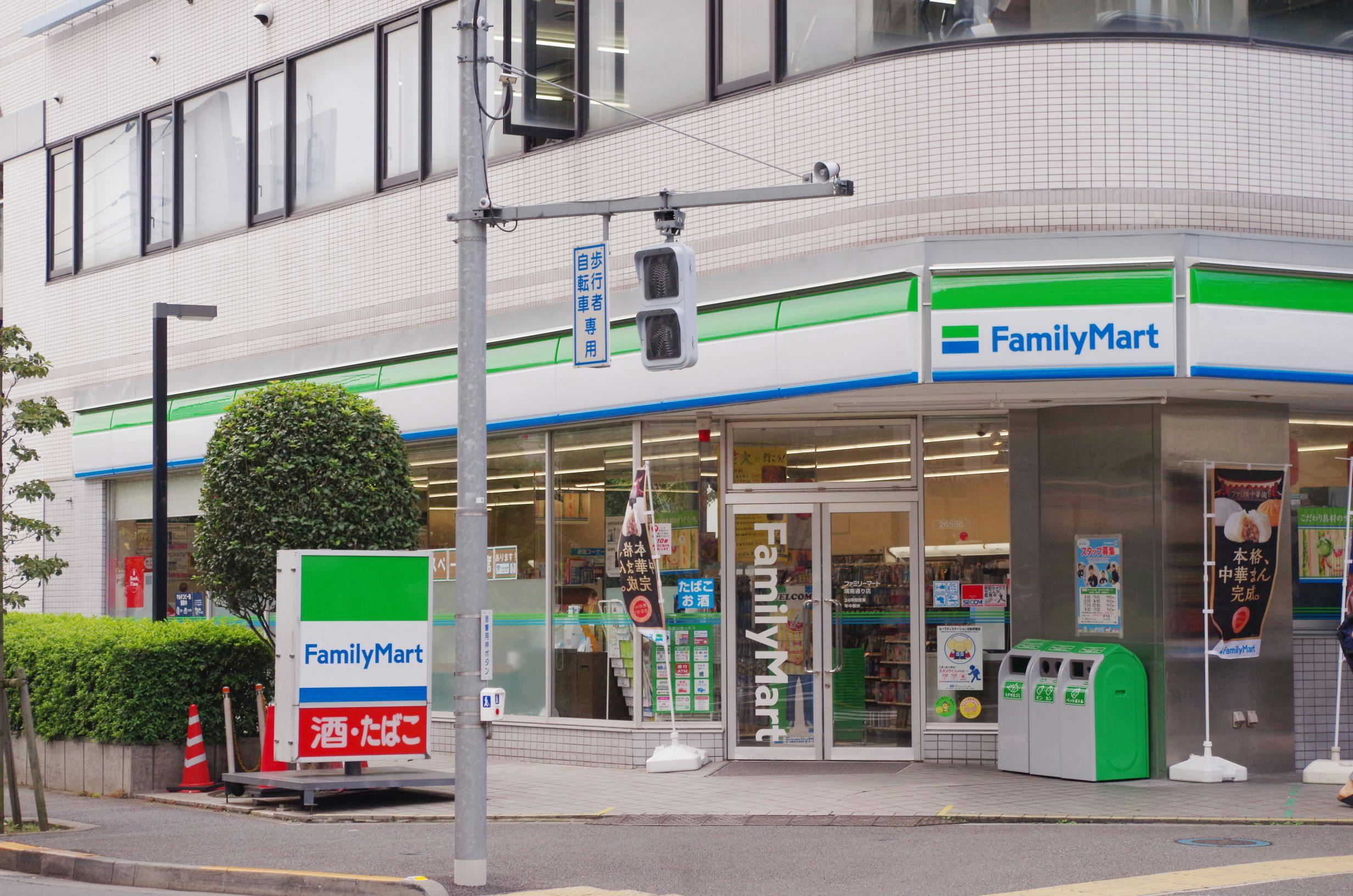 シルバーシティ武蔵境 ファミリーマート（同じ建物の1階です）