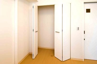 ココファンあすみが丘 居室内（クローゼット）