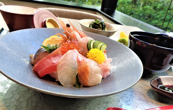 パークウェルステイト千里中央 ダイニングで提供された海鮮丼