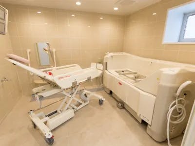 サービス付き高齢者向け住宅ロイヤルホーム茨木 機械浴室