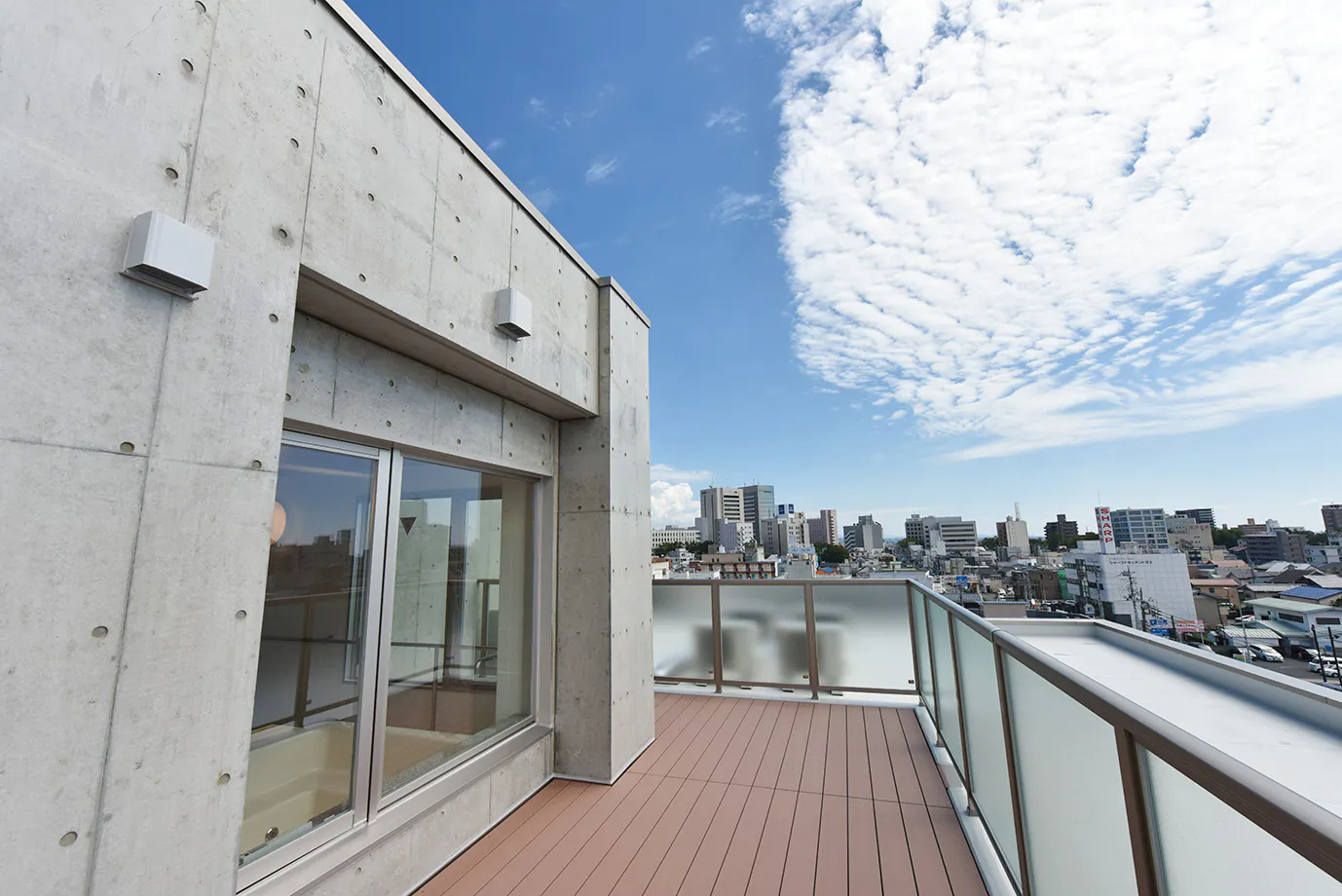 サービス付き高齢者向け住宅サングレイス本町 屋上デッキ