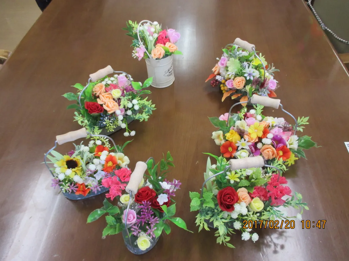 グループホームたんぽぽ 生花作り
