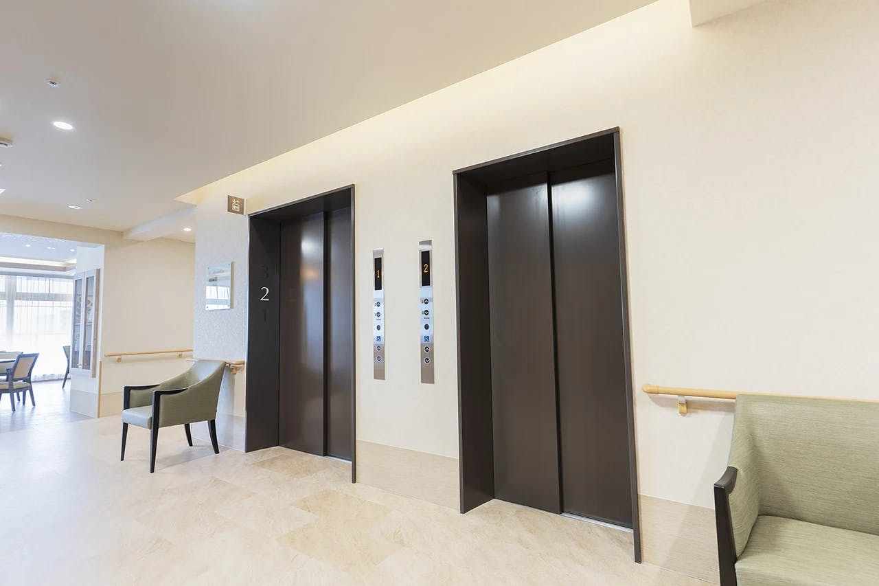 イリーゼ明大前 2階エレベーターホール
