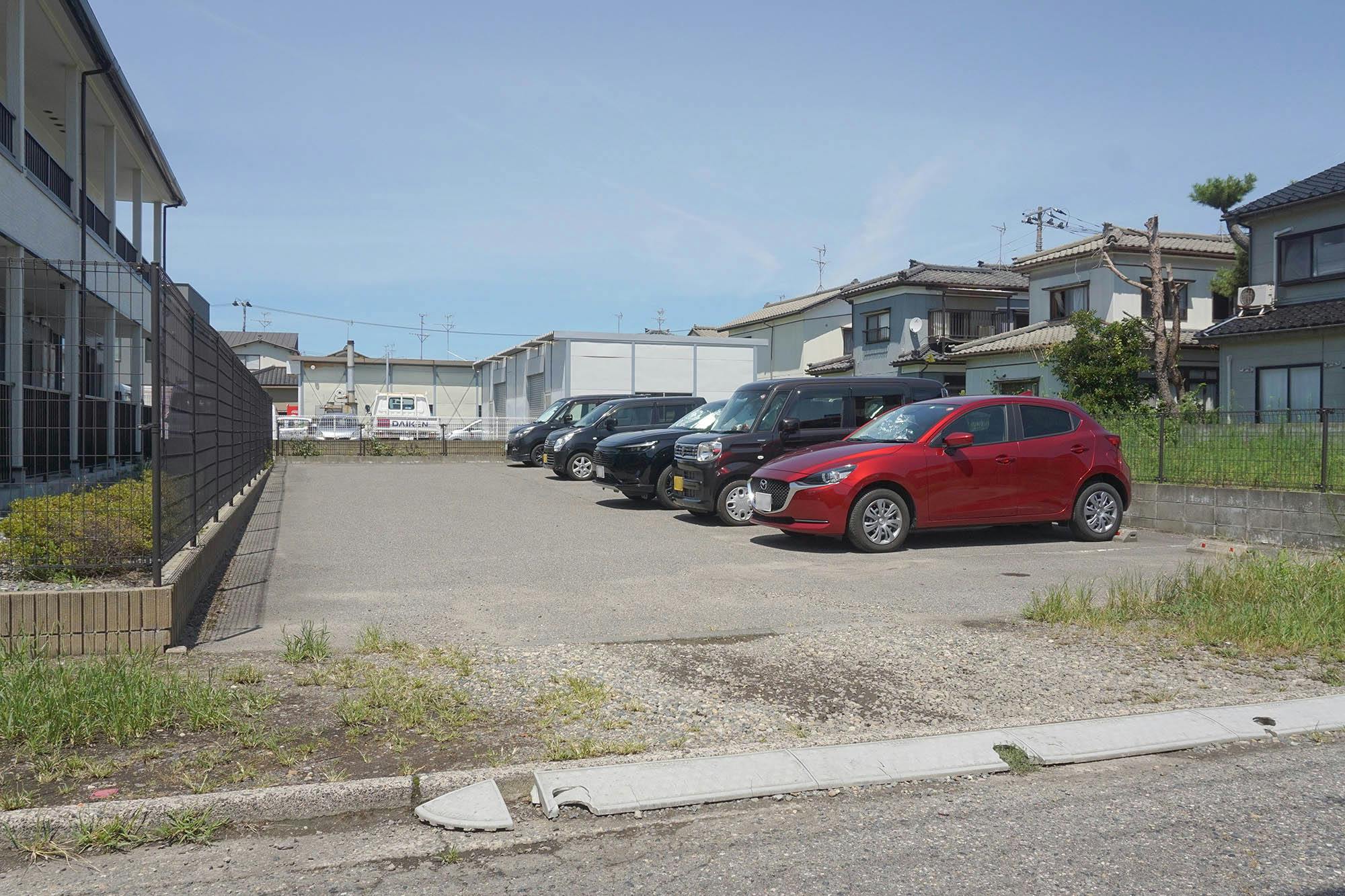 ワールドステイ 浜谷町 駐車場
