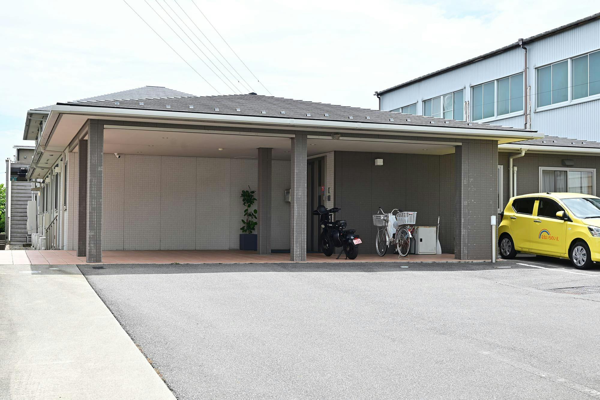 アローホームかやづ 入口