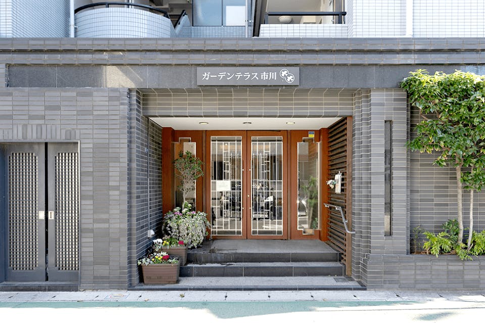 ガーデンテラス市川 玄関
