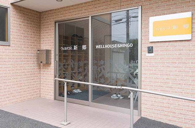 ウェルハウス新郷 玄関
