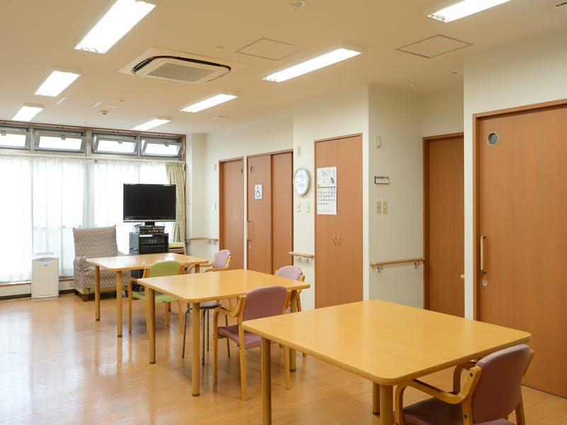 グループホームたのしい家大倉山 居間兼食堂