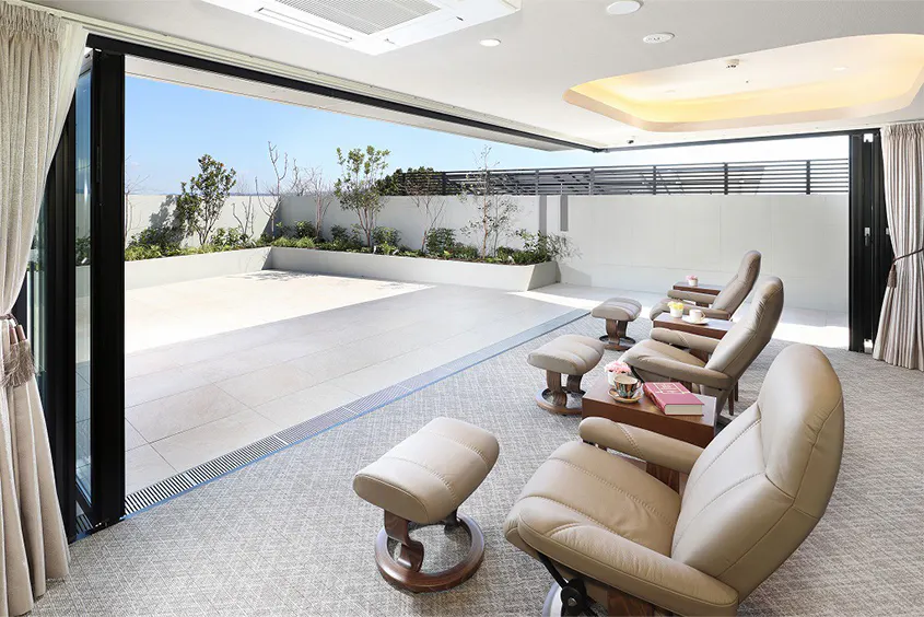 メディカルホームグランダあやめ池駅前 5F ティールーム／バルコニー