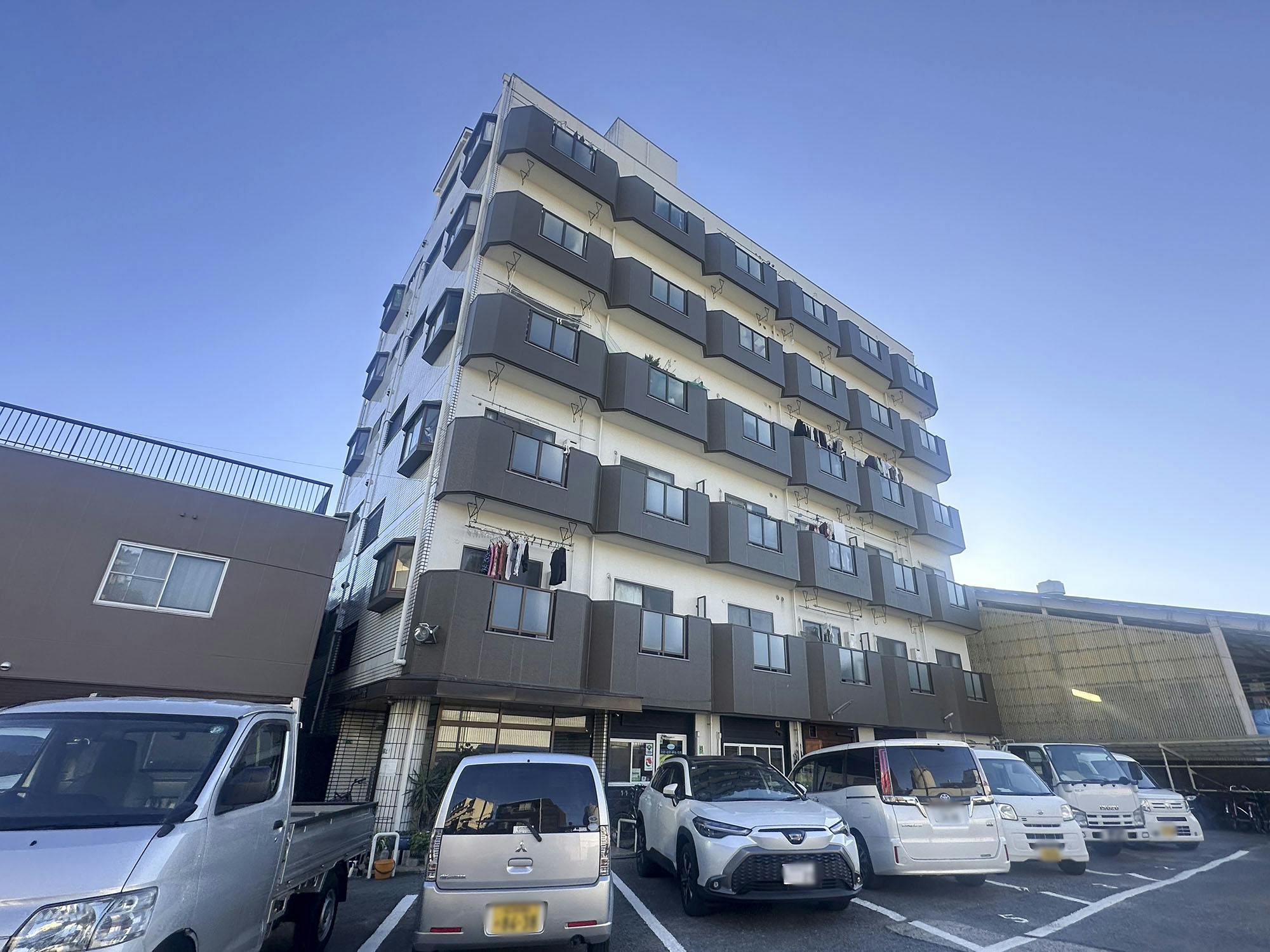 ライフ アンド ギブニーズ 外観