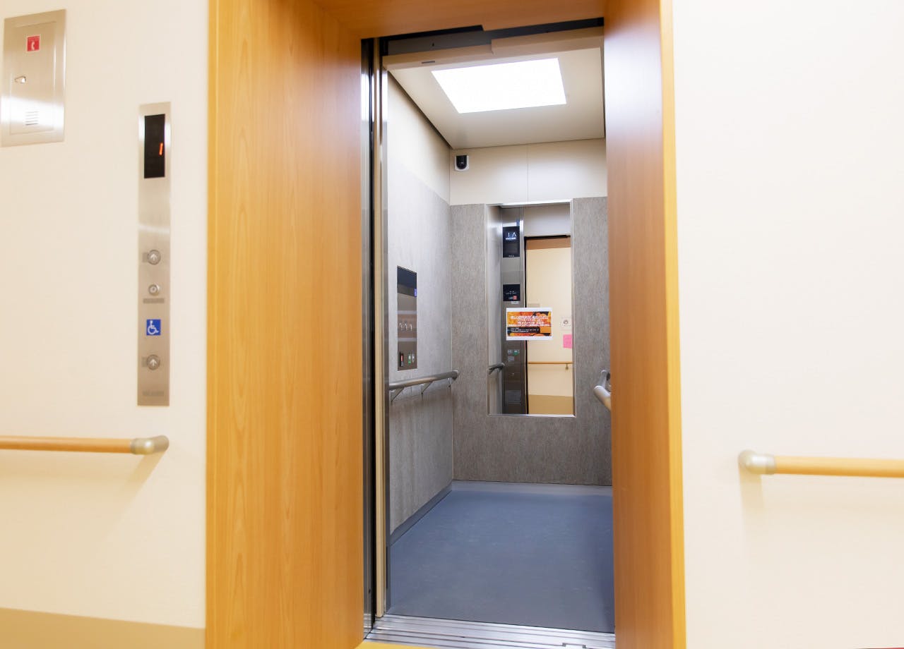 ばらの宿り エレベーター