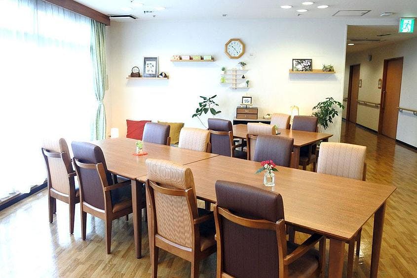 メディカルホームくらら調布 2F リビングルーム兼食堂兼機能訓練室