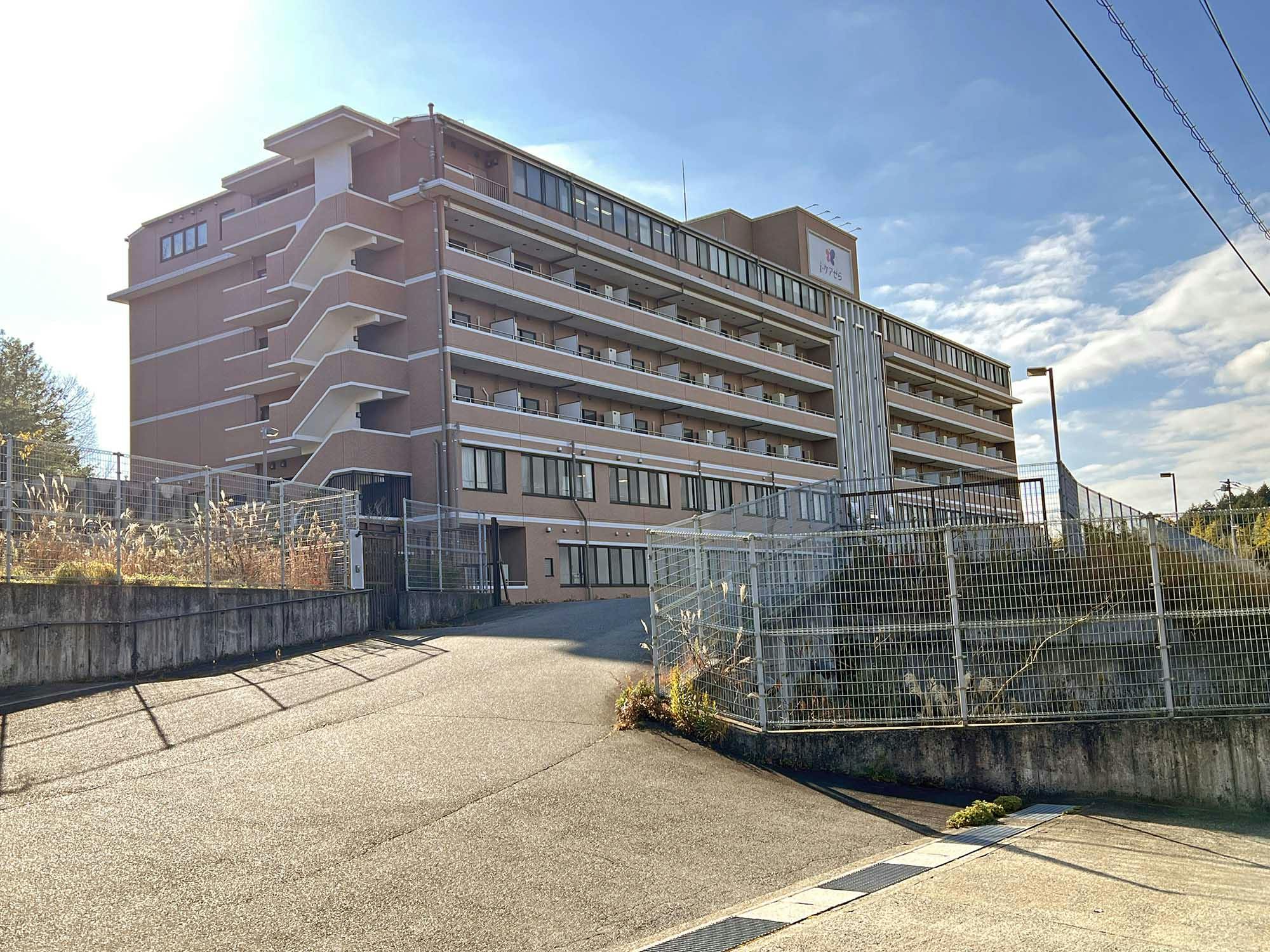 i・ケアマンションせら 入口