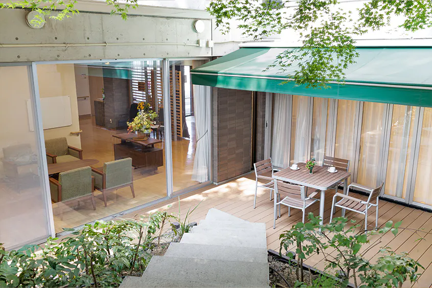 グランダ夙川 1F 中庭