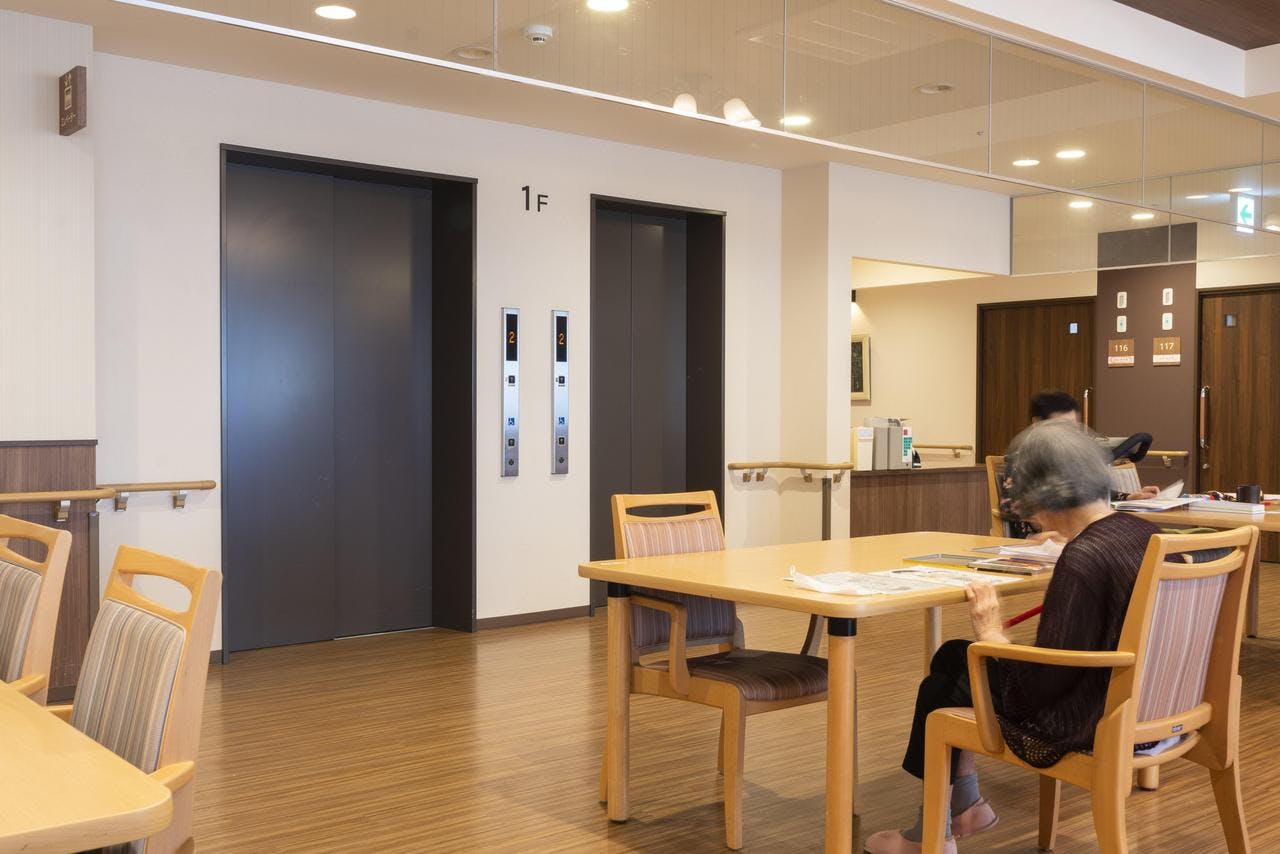 イリーゼ平岡公園 エレベーターホール