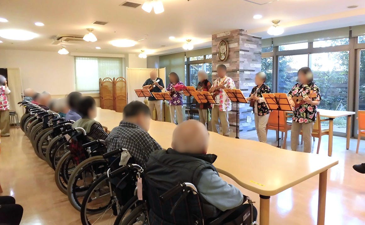 介護付有料老人ホームプレザンメゾン此花高見 ウクレレ演奏会