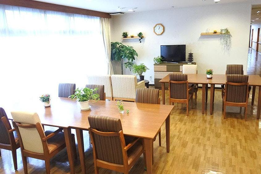 メディカルホームくらら調布 3F リビングルーム兼食堂兼機能訓練室