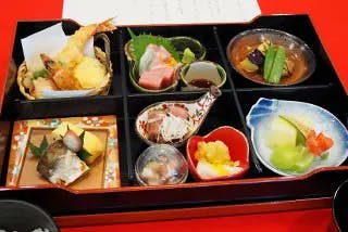 エクセレント宝塚ガーデンヒルズ 松花堂ランチの例