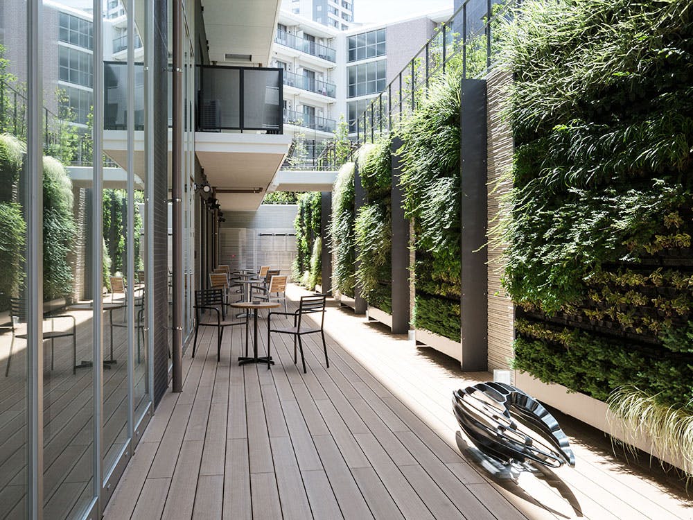 チャームスイート新宿戸山 ウッドデッキ