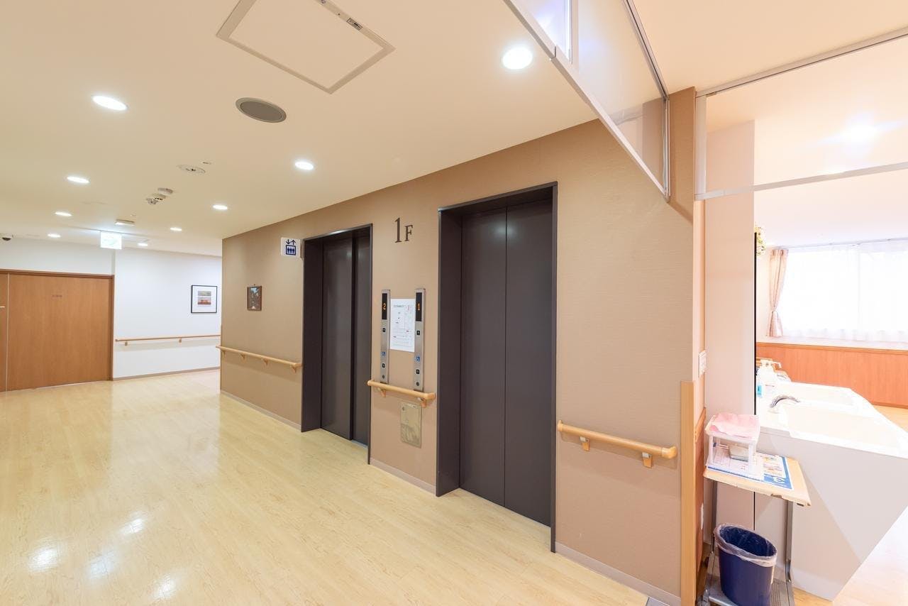 イリーゼ市川・別邸 エレベーターホール