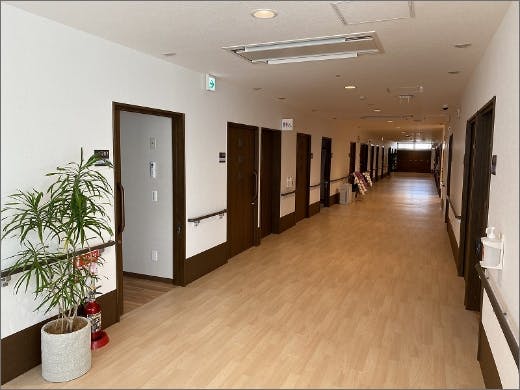 ナーシングホーム ベルデ桜山 廊下