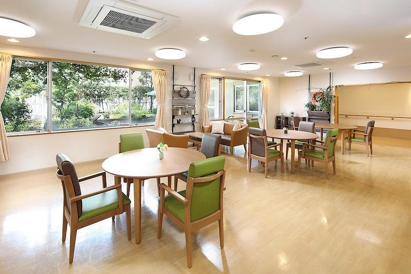メディカルホームくらら大田中央 1F リビングルーム兼食堂兼機能訓練室