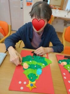 グループホームサライ忠道公園 クリスマス飾り作り