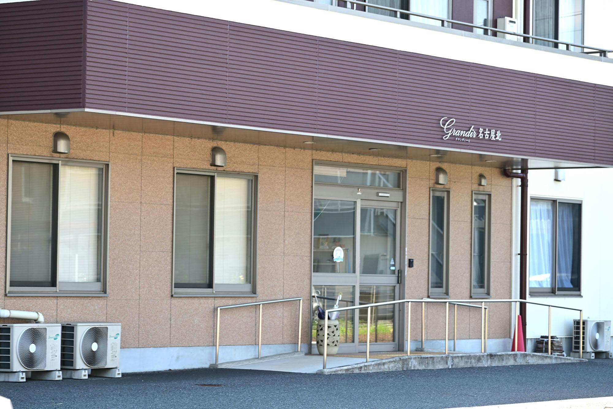 グランディール名古屋北 入口
