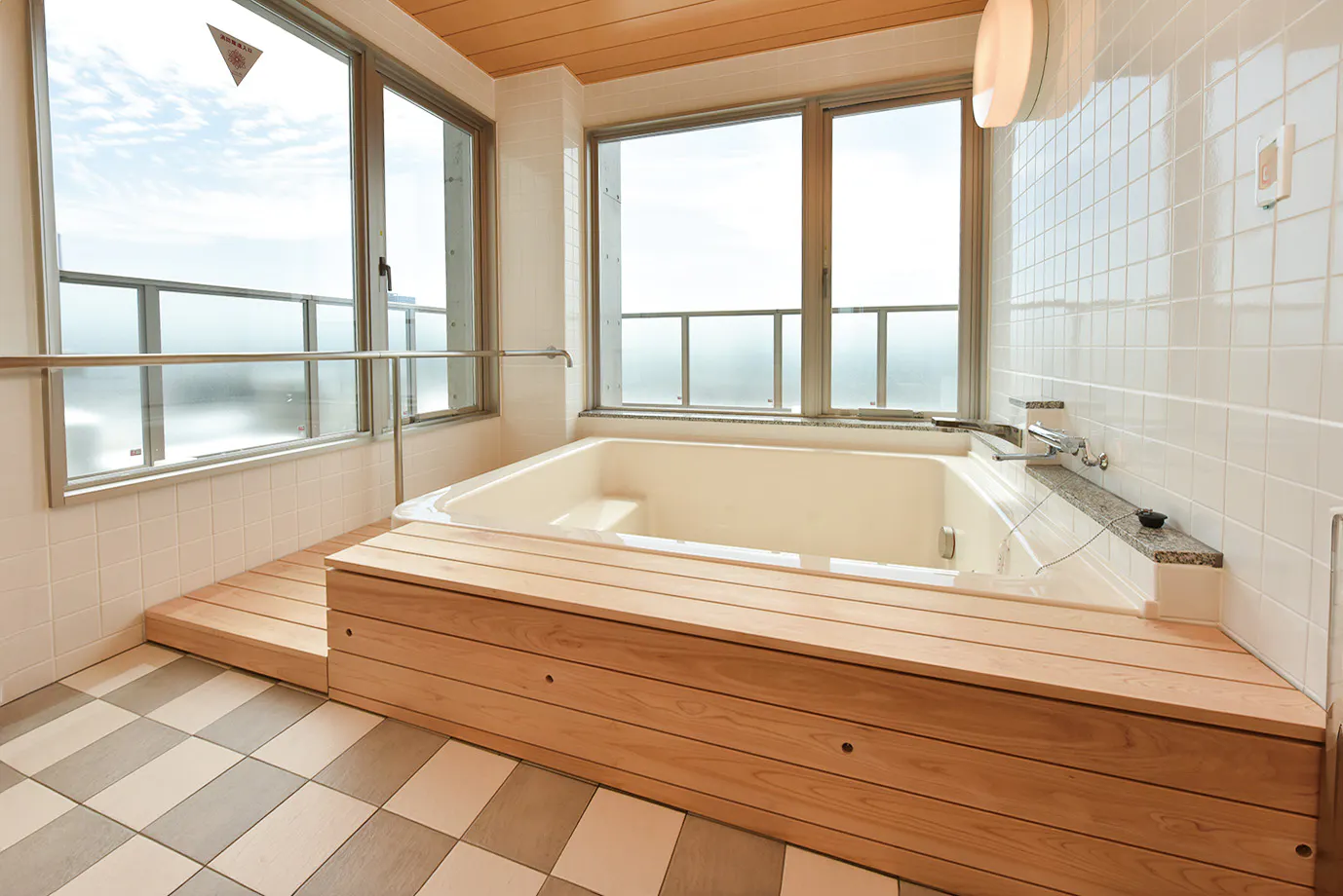 サービス付き高齢者向け住宅サングレイス本町 展望浴室