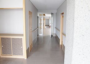 めぐらす箕輪 廊下
