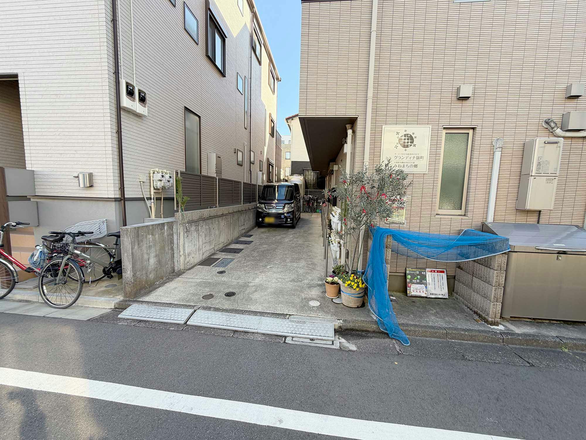 グランディナ嶺町 駐車場