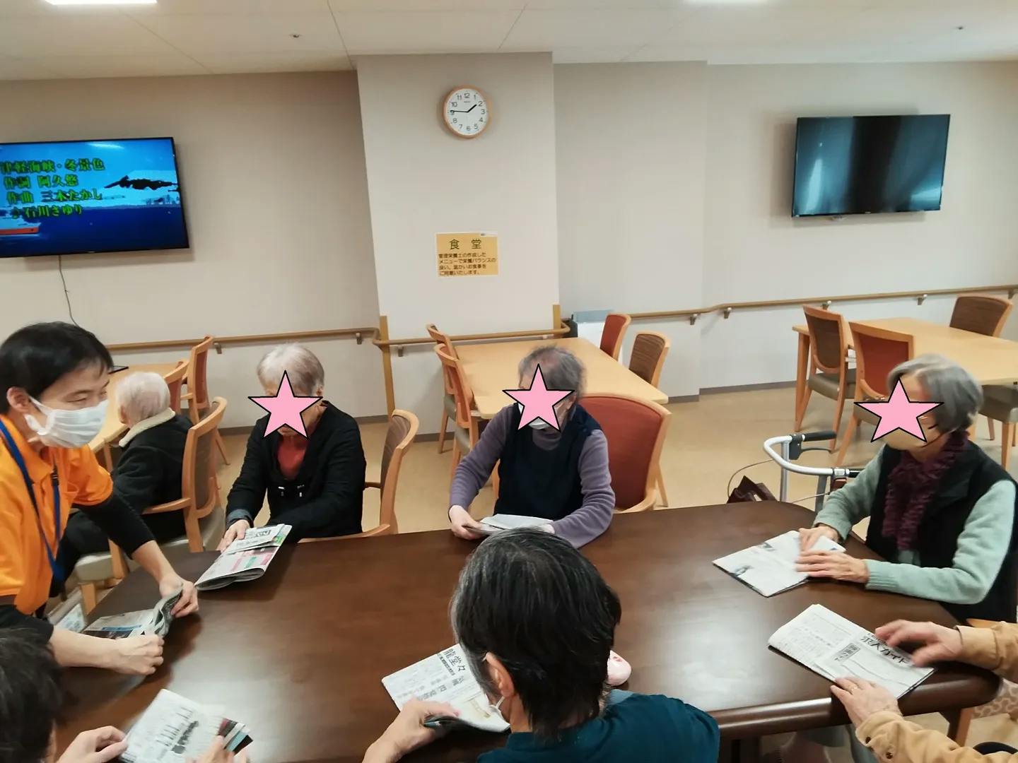 ココファン金沢三社町 新聞紙でごみ箱作り