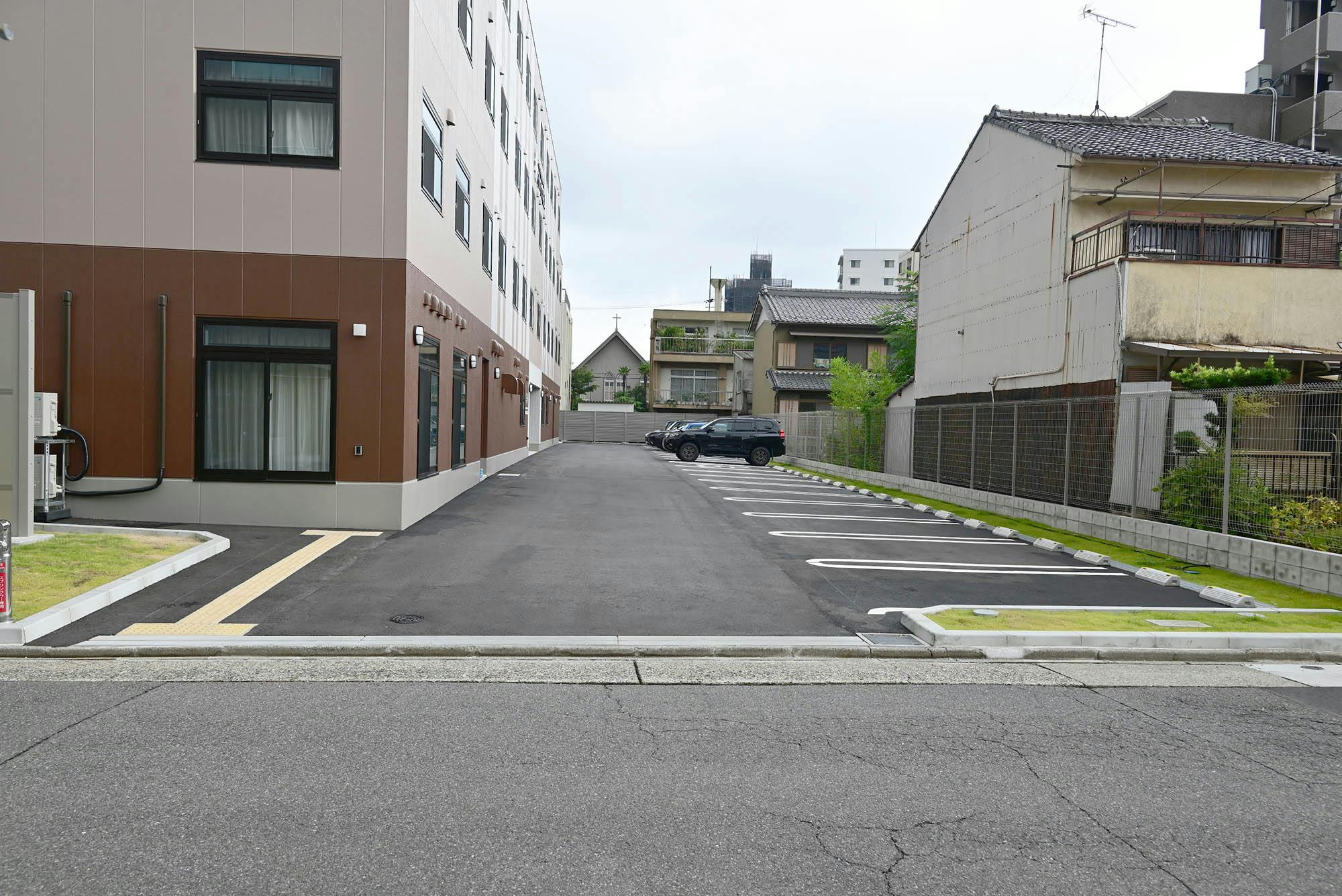 【パーキンソン病専門施設】PDハウス桜山 駐車場