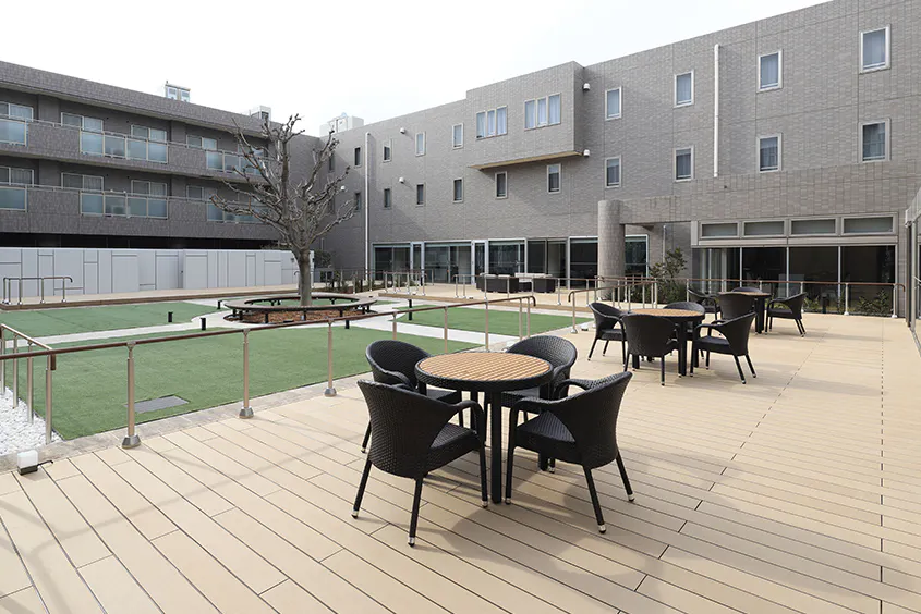 グランダ小石川 ウッドデッキ(中庭)