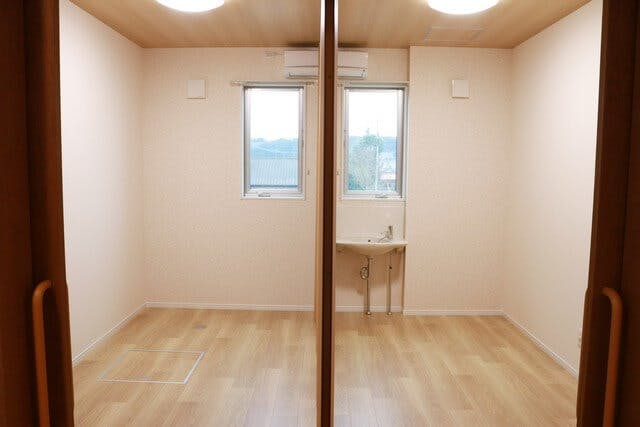 住宅型有料老人ホーム和楽家 2人部屋（パネル仕切り半個室）